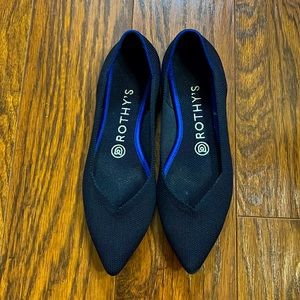 Navy Rothy’s points size 7